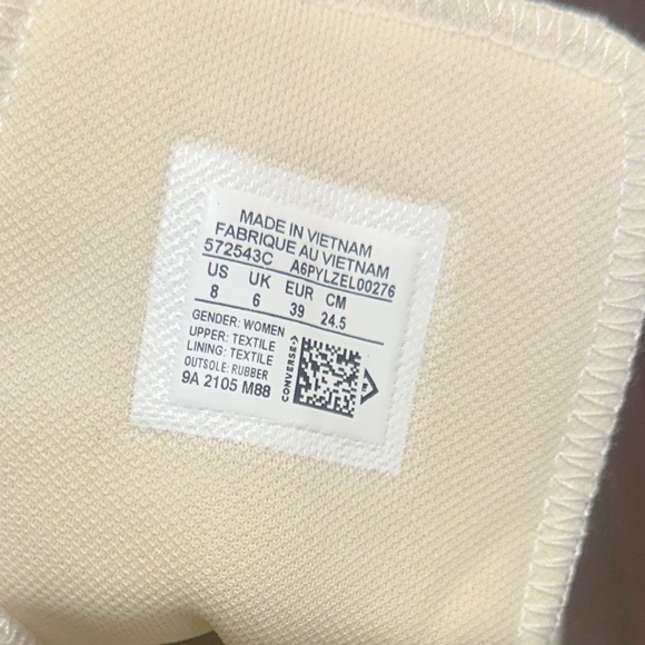 Converse High-Top Sneakers with Floral Pattern - Picture 10 of 12